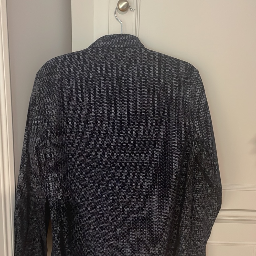 New Men’s long sleeve navy blue shirt with small white design-size small. - Picture 4 of 8